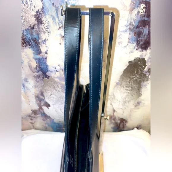 Authentic Salvatore Ferragamo Black Shoulder Bag - Picture 10 of 16